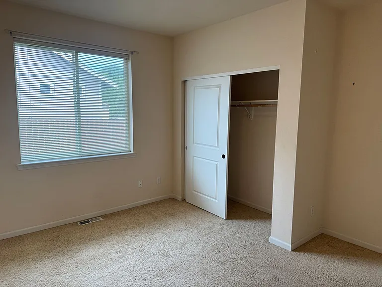 1707 E Ashford Way — Photo 6