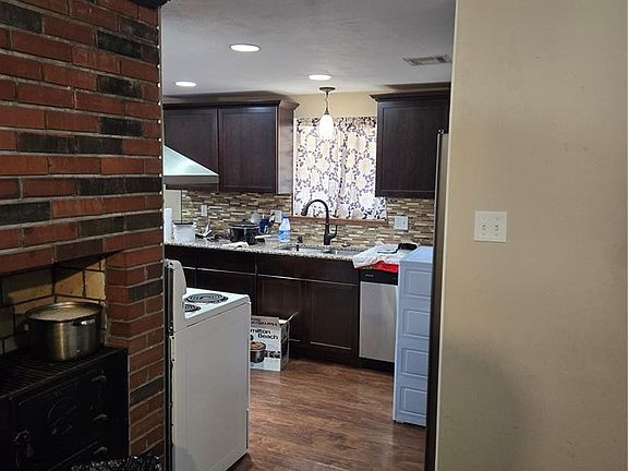 3rd image of 15 Elmwood Pl