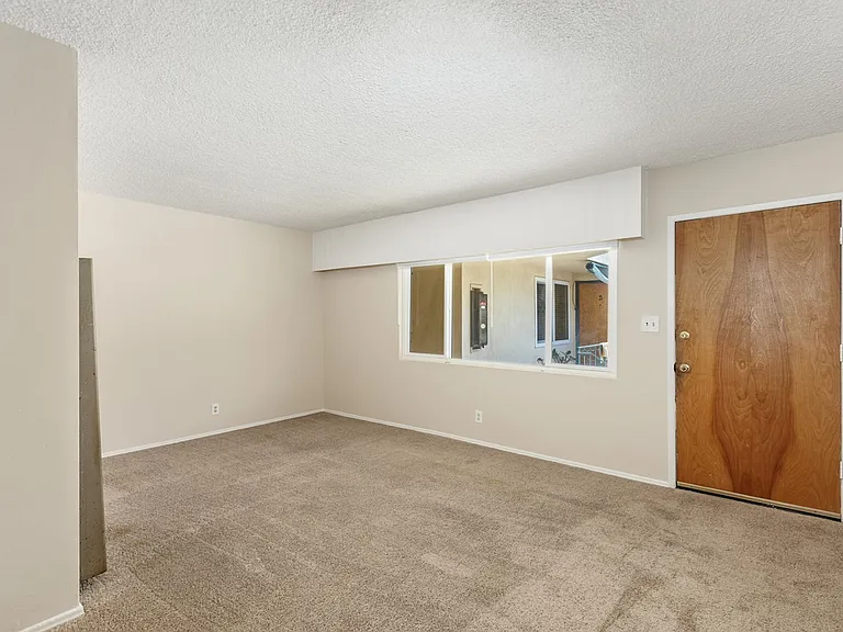 3525 Reynard Way — Photo 5