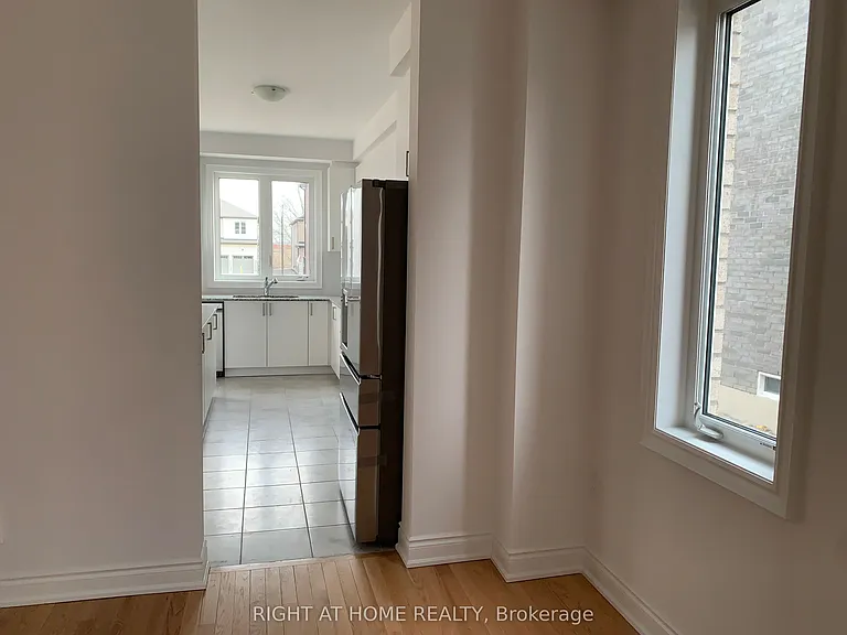 Amber Dr — Photo 3