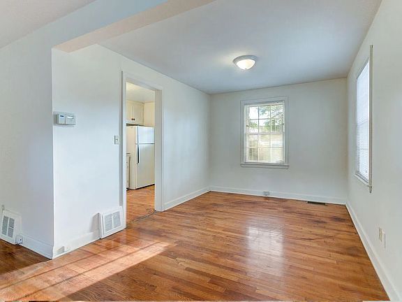 4th image of 7226 Wyandotte St #7226