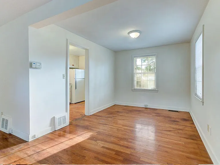 7226 Wyandotte St #7226 — Photo 4