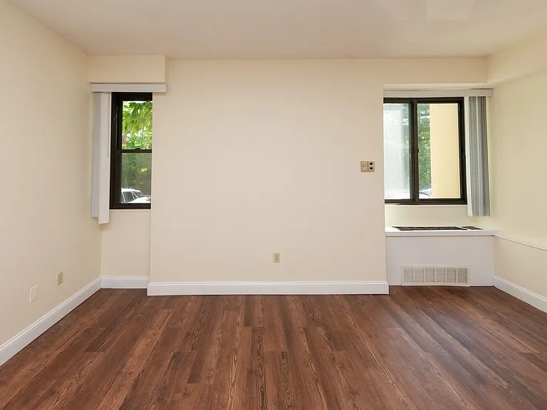 Lakewood Apartments — Photo 11