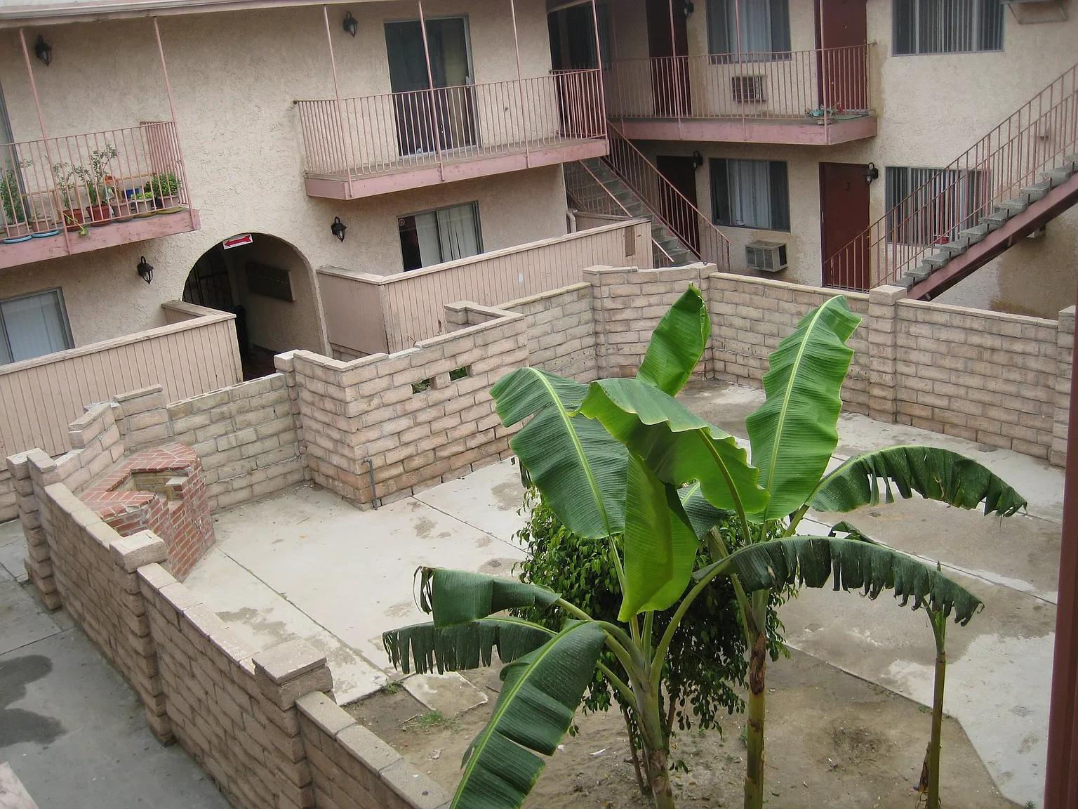 NoHo West large 1br 1ba Luxury floors High Ceiling Near All!! — Photo 3