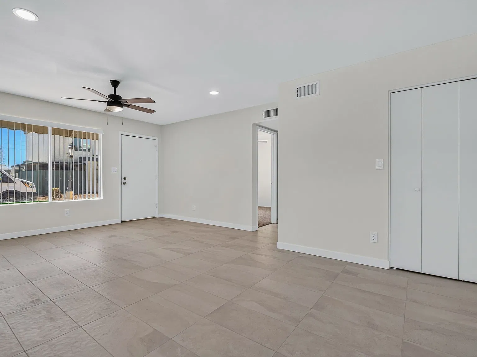 Available NOW.. Updated Single-Level Condo — Photo 4