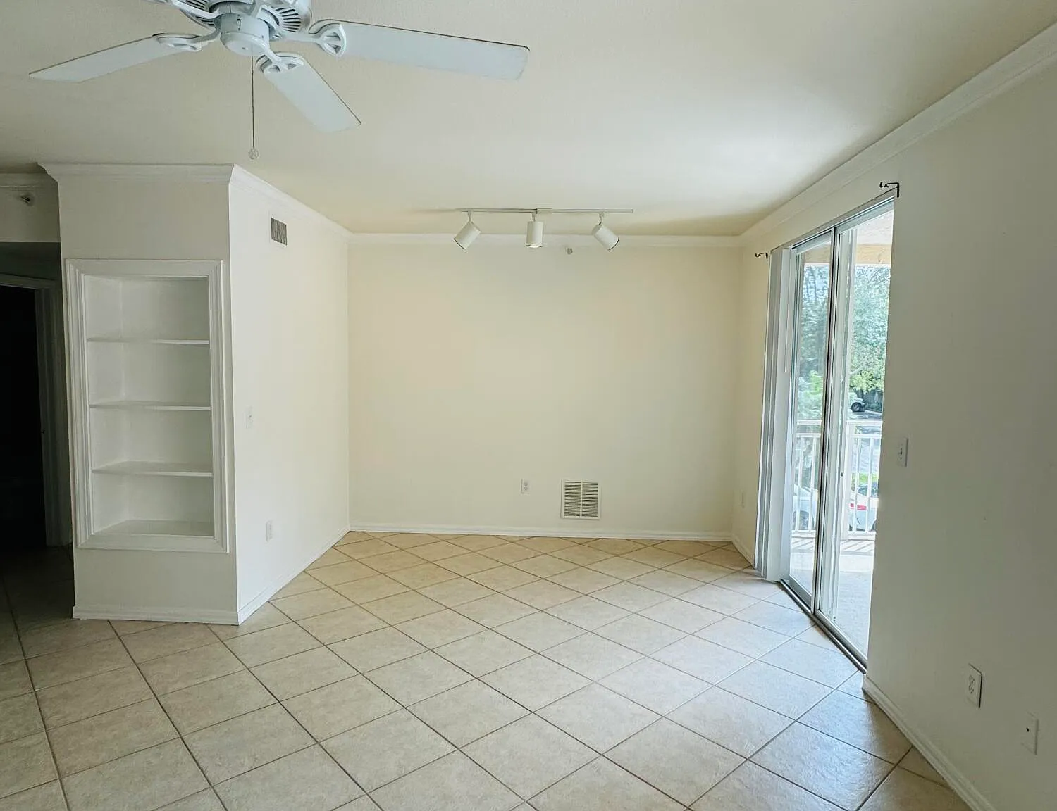 1 bed, 1.0 bath, 843 sqft, $1,800 — Photo 4