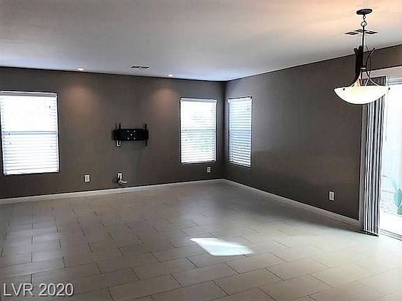 2nd image of 192 Gilliflower Ave