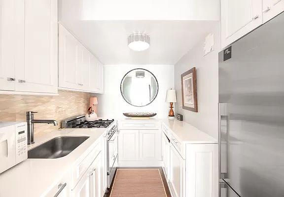 4th image of 165 W 66th St APT 14U