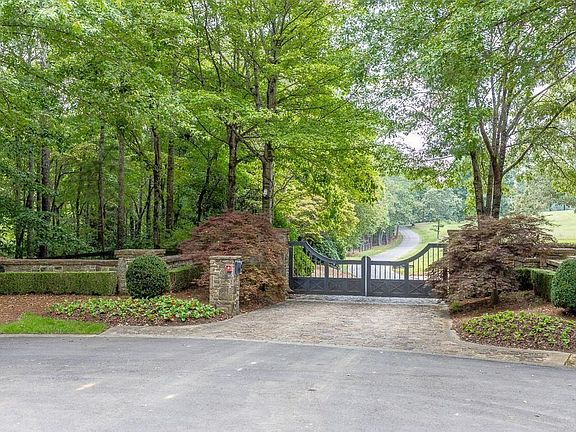 3rd image of 5775 Kennedy Rd #9