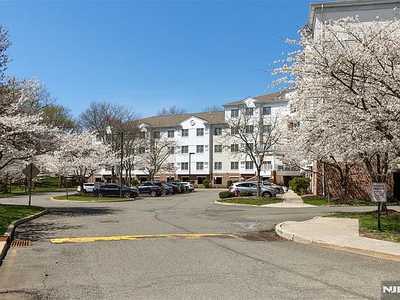 4th image of 189 Forest Ave #108