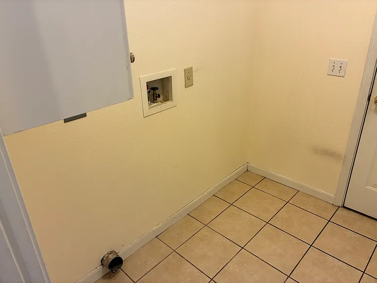 413 Moore St #A — Photo 10