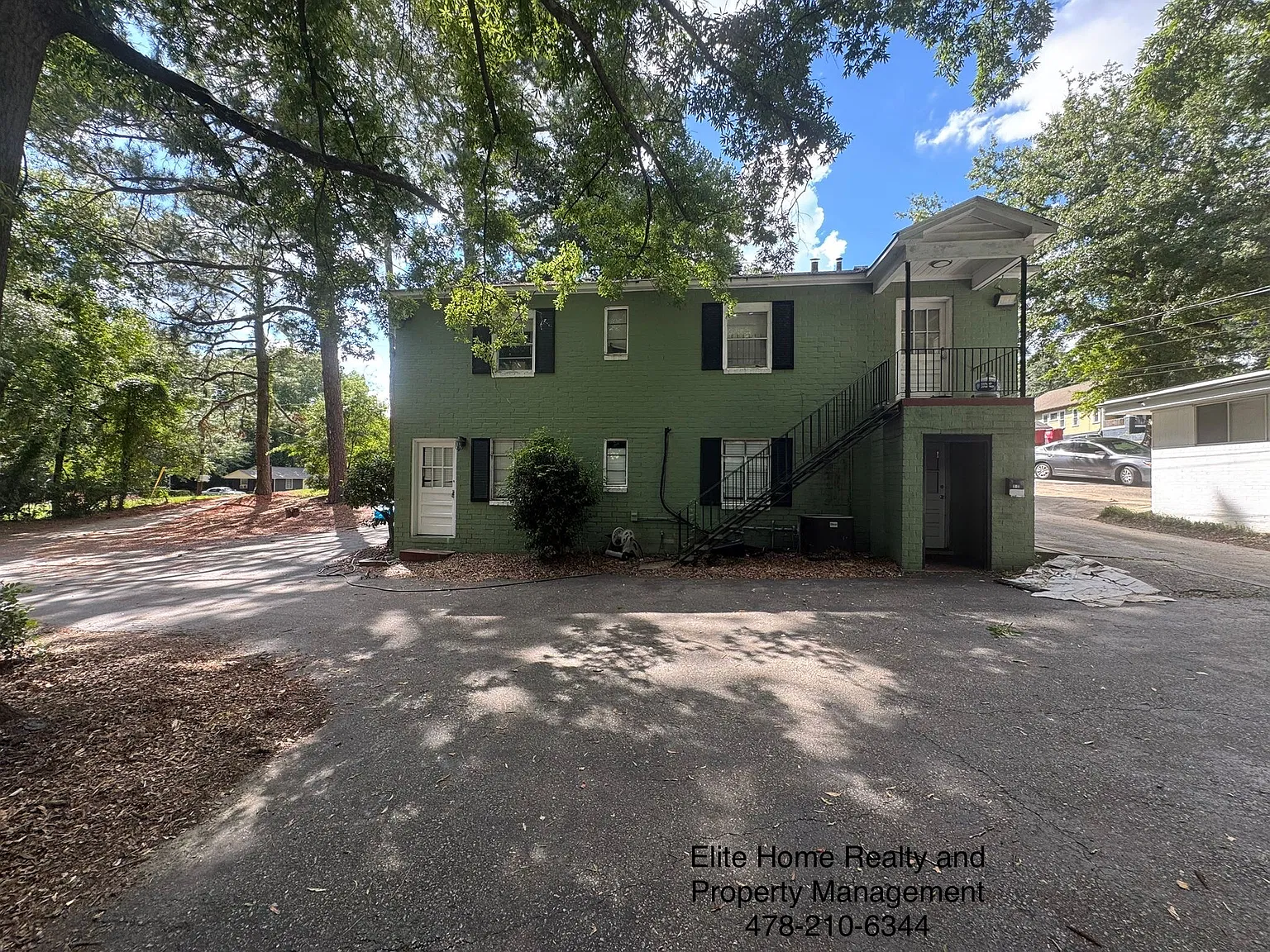 290 Clisby Place - 3 — Photo 2
