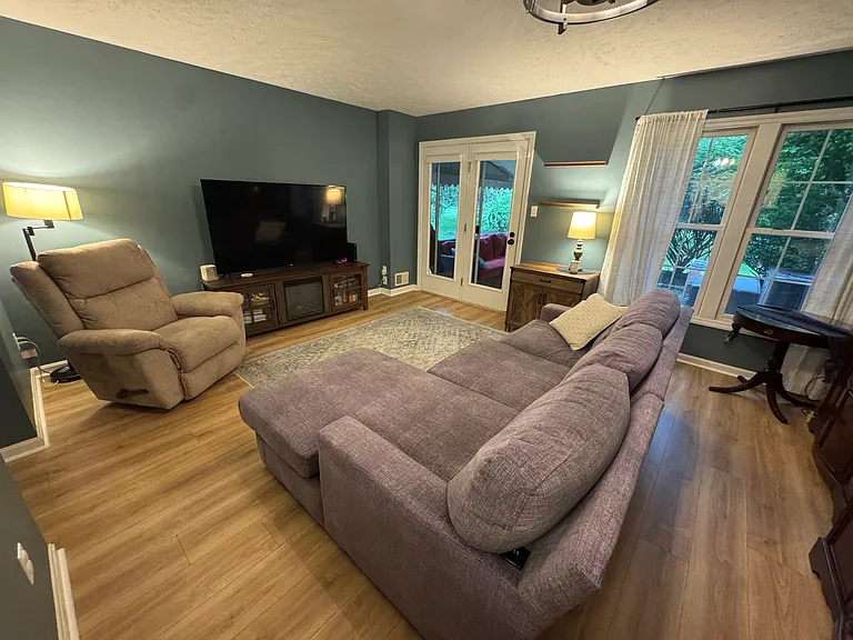210 Commons Dr — Photo 4