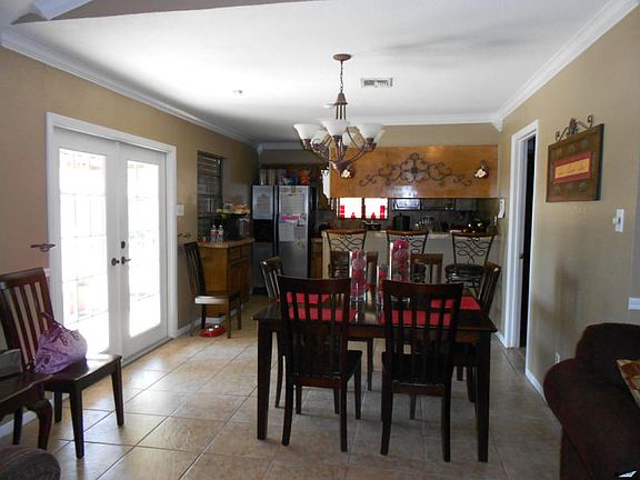 3rd image of 3301 Cresthill Dr