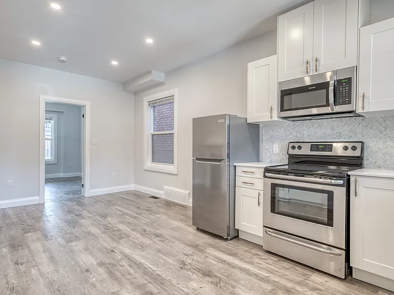 37 Garfield Ave N #1 — Photo 3