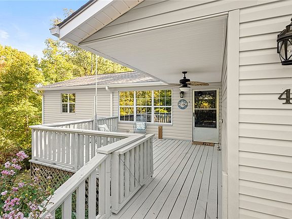 4th image of 4 Bridgeport Ln