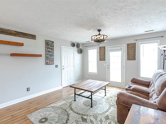 4th image of 1007 Ezra St