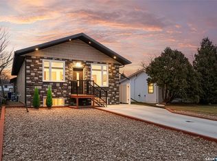 1148 Hochelaga St W, Moose Jaw, SK S6H2J3