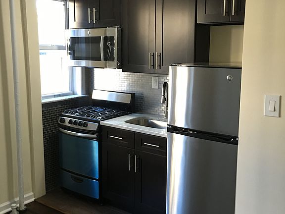 4th image of 2305 29th St #2E