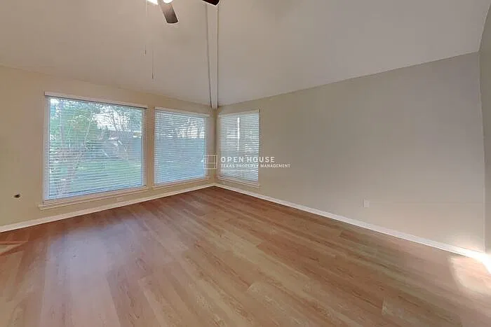 4 bed, 2.5 bath, 2244 sqft, $2,500 — Photo 4