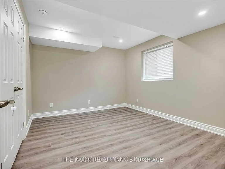 138 Huntington Cres — Photo 17