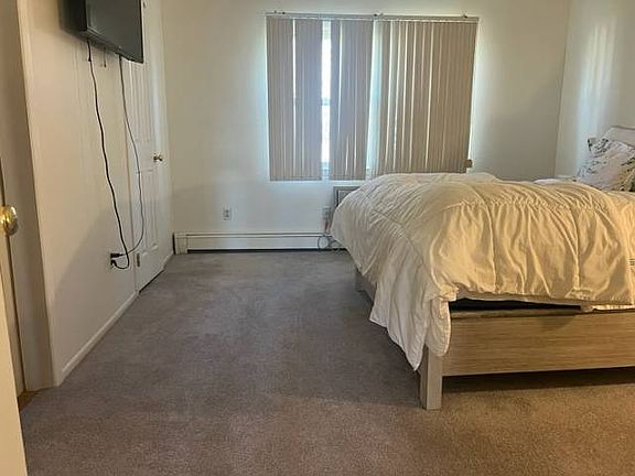 3rd image of 380 N Broadway Floor 2
