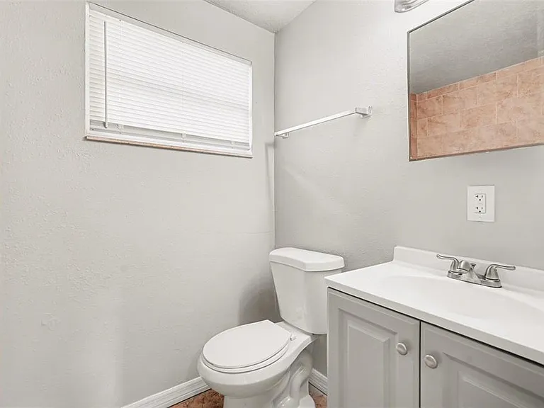 4923 S 82nd St — Photo 23