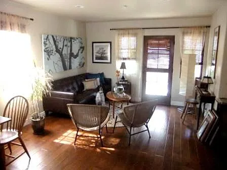 570 Sandercock St — Photo 2