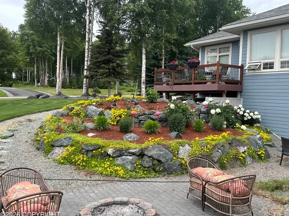 13927 E River Bend Cir, Palmer, AK 99645
