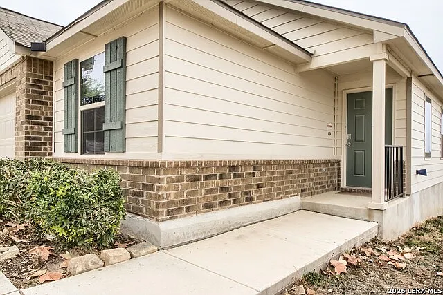 3 bed, 2.0 bath, 1774 sqft, $1,700 — Photo 3