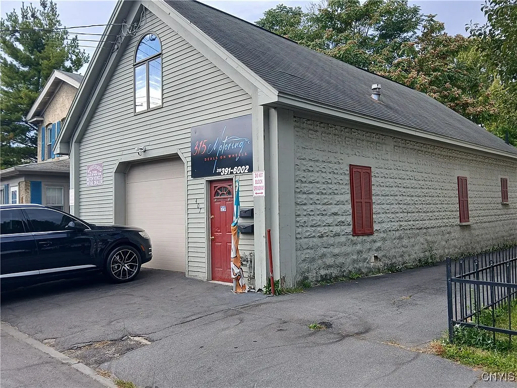 407 Wolf St photo 1