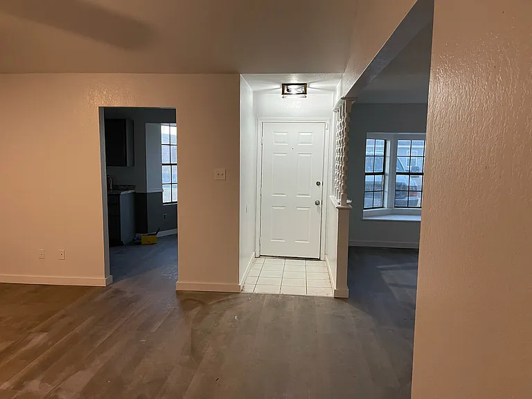 2907 Roosevelt Ave — Photo 13
