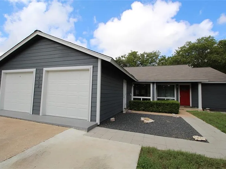 10702 Lanshire Drive — Photo 2