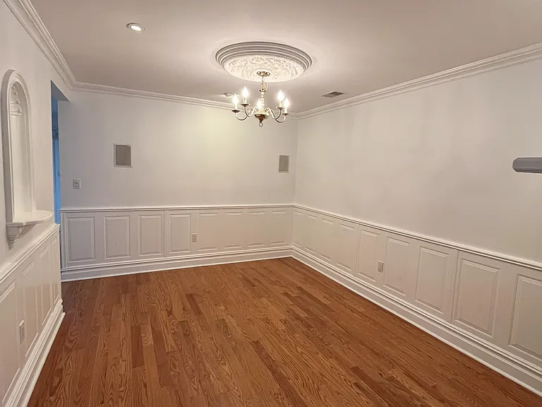 2417 Stanhope Ct — Photo 6