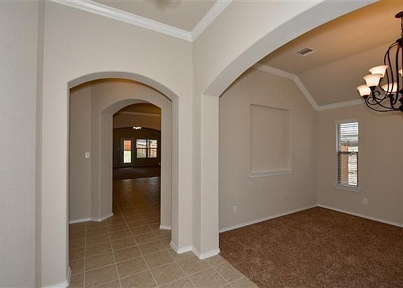 3rd image of 913 Cloudlock Dr