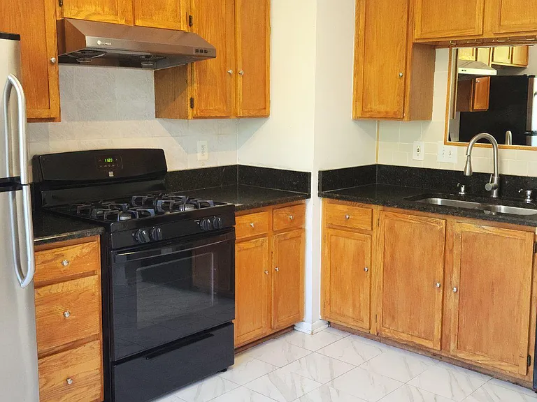 21227 Delevan Way #160 — Photo 30