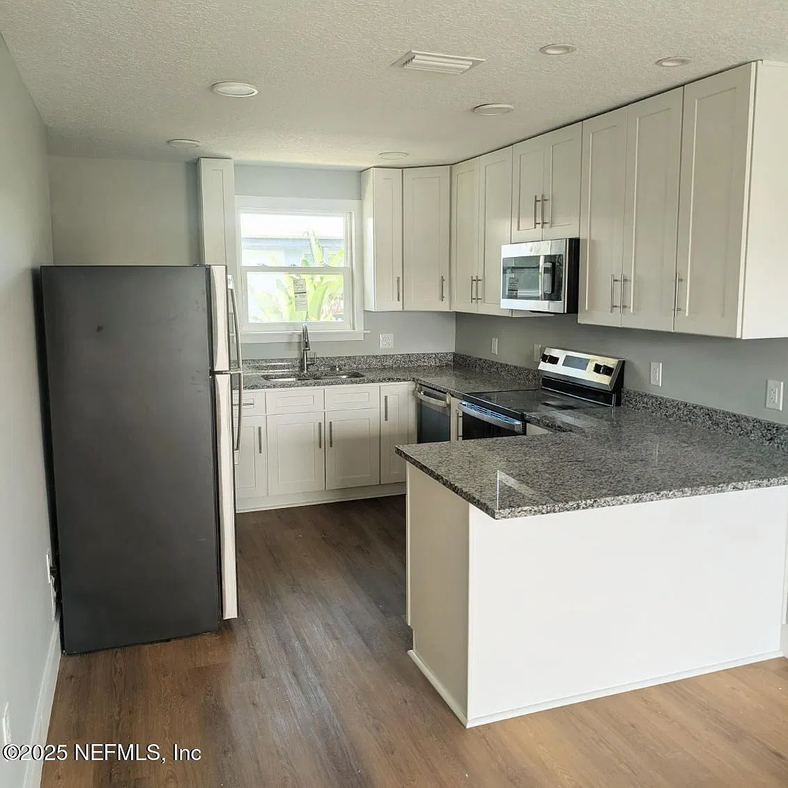 2 bed, 1.0 bath, 750 sqft, $1,850 — Photo 2