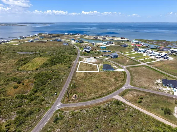 1365 Cape Velero Dr, Rockport, TX 78382