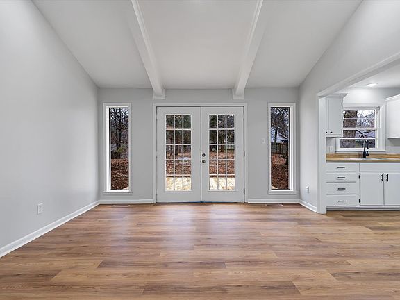 5th image of 1803 Deerwood Dr
