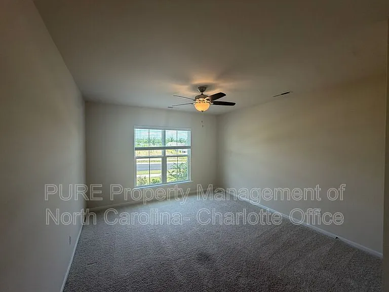 13818 Berkley Ave — Photo 36