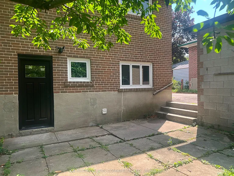 110 Marcella St — Photo 1