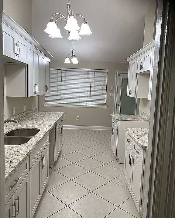 1st image of 206 Melvyn Dr