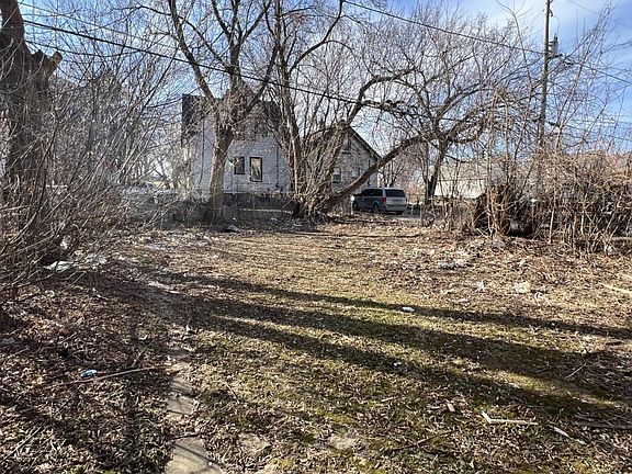 4th image of 3327 N 17th STREET