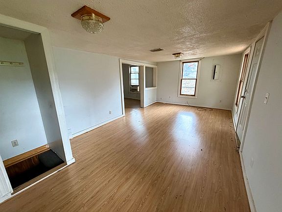 4th image of 749 Florence Ave