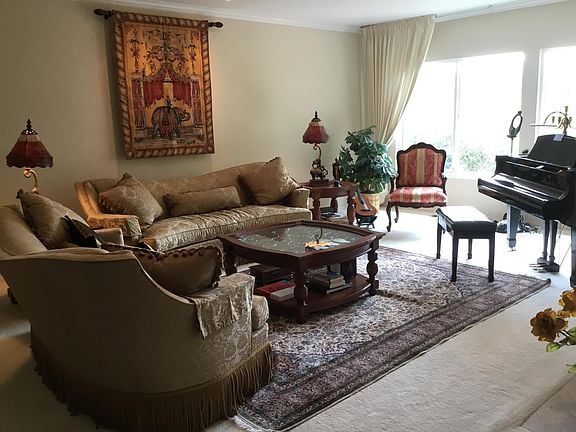 Living room/Music Salon