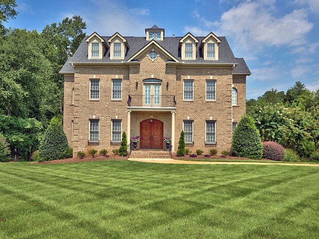 Custom home,1.25 acres
