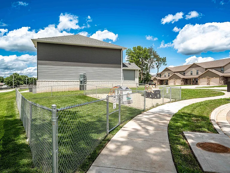Oakwood Heights Townhomes — Photo 12
