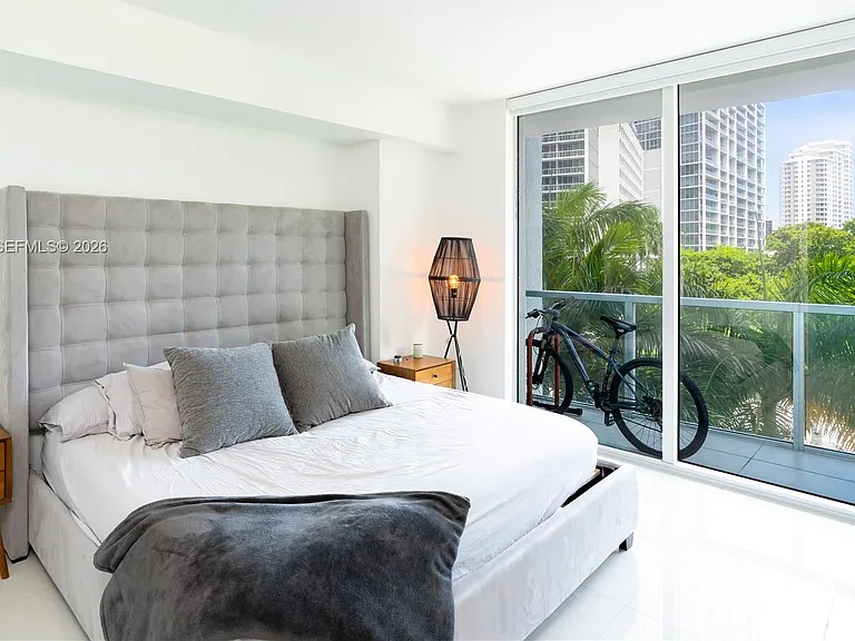 500 Brickell Ave #402 — Photo 6