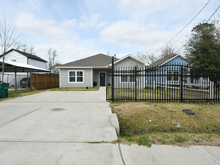 5817 Gaston St — Photo 6