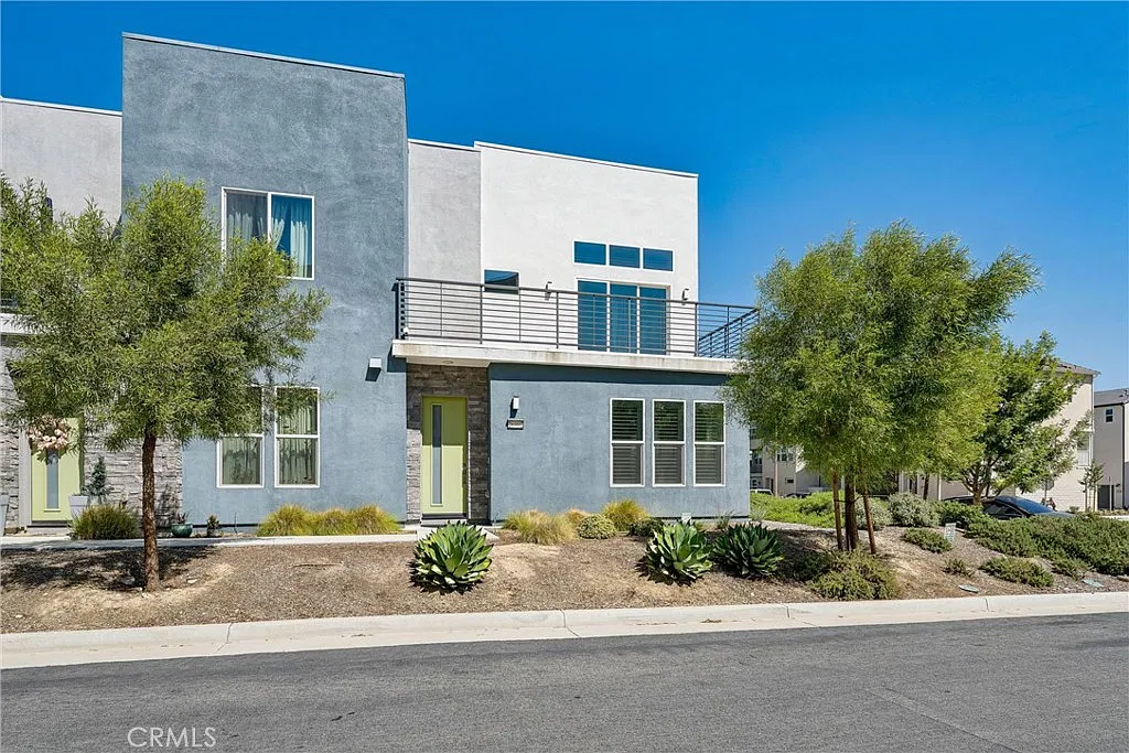 4 bed, 2688 sqft, $5,800 — Photo 1